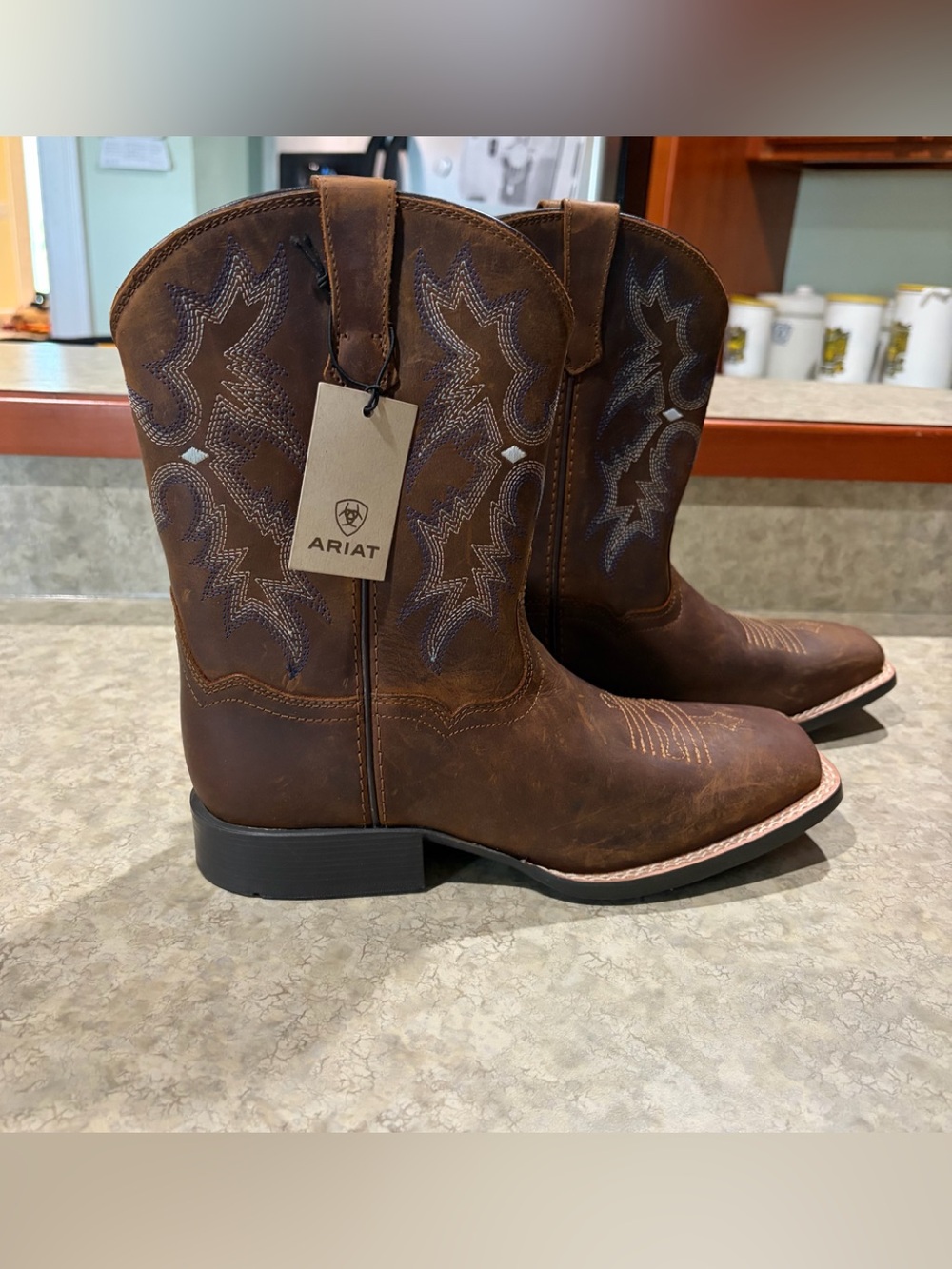 NWT Ariat Kids Tombstone Brown Pull-On Boots with Embroidered Shaft Size 6